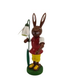 Hase mit Schneeglöckchen