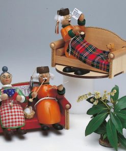 Räuchermann Oma und Opa auf Sofa