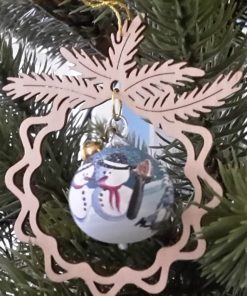 Baumbehang Glaskugel Schneemann, im Zweig